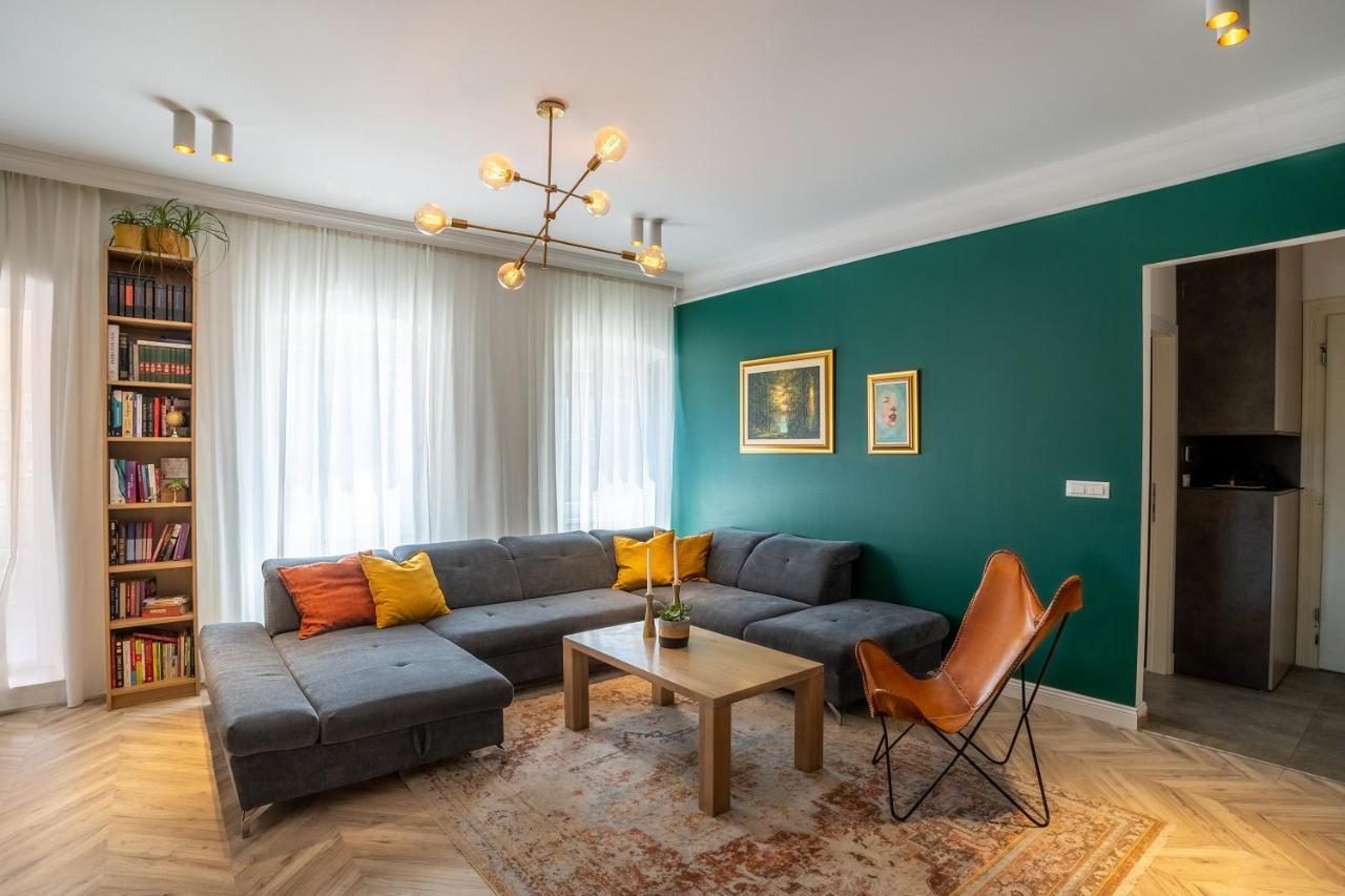 Great Location-luxury +free Parking